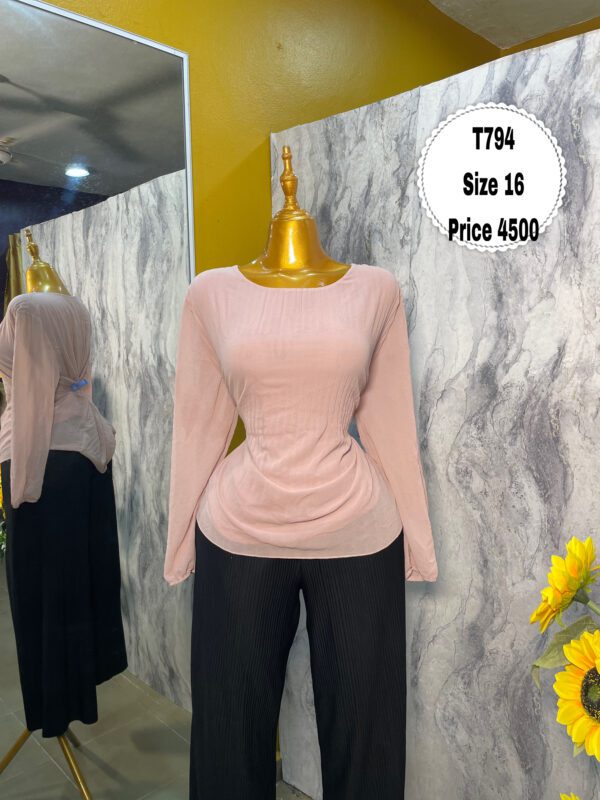 T794 - Beautiful peach fitted top | Size 16
