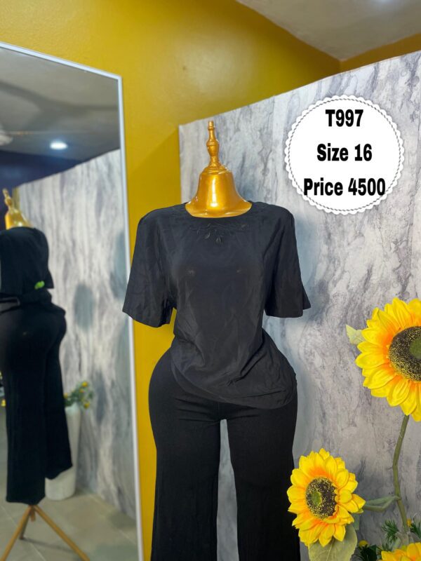 T997 - Black short-sleeve top (16)