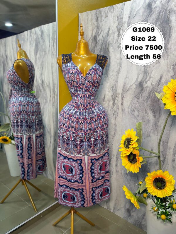 G1069 - Beautiful vintage print maxi dress | Size 22