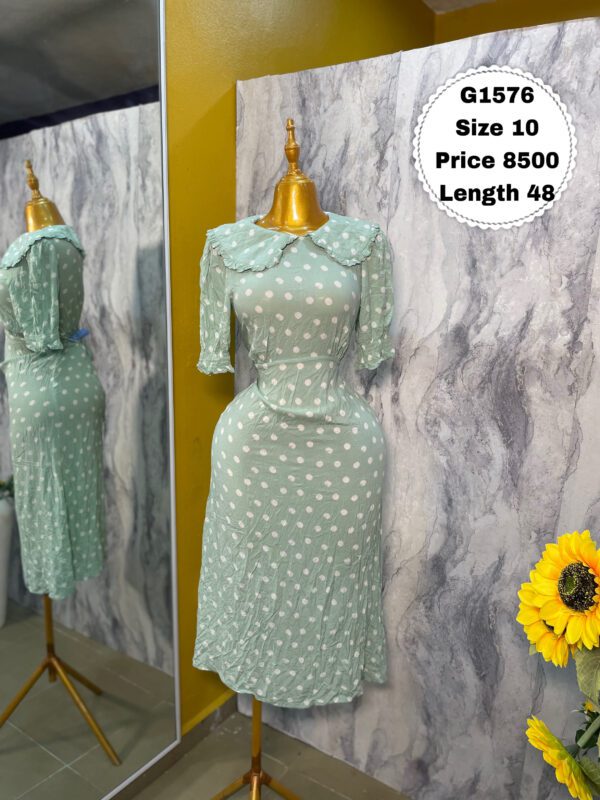 G1576 - Beautiful Seagreen polka dot dress | Size 10