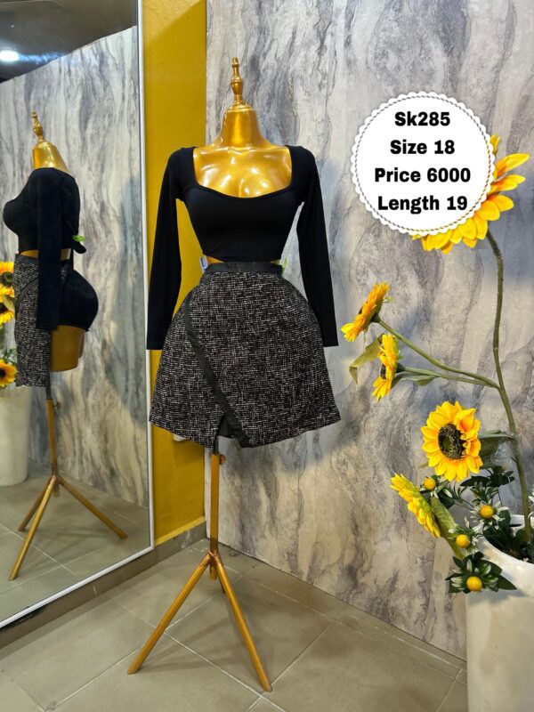 SK285 - Beautiful black grainy skirt (18)