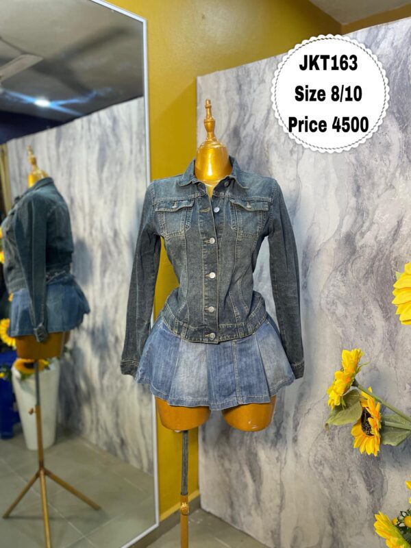 JKT163 - Classic fitted denim jacket (8/10)