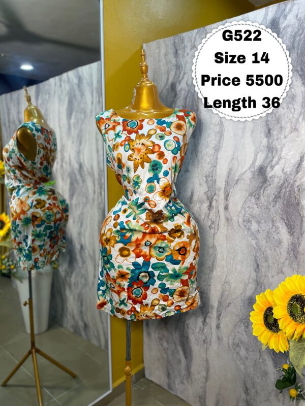 G522 - Beautiful flower printed sleeveless dress | Size 14