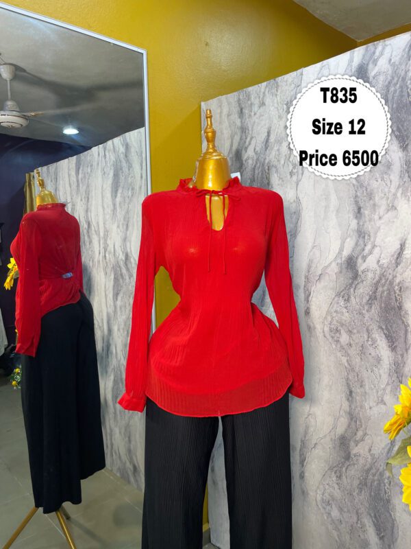T835 - long sleeve corporate top | Size 12