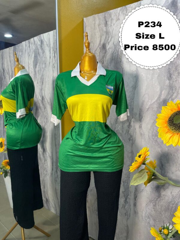 P234 - Stunning Green and yellow T-shirt | Size L