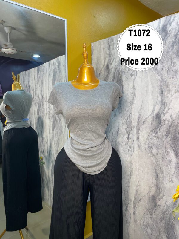 T1072 - Grey Polo top | Size 16