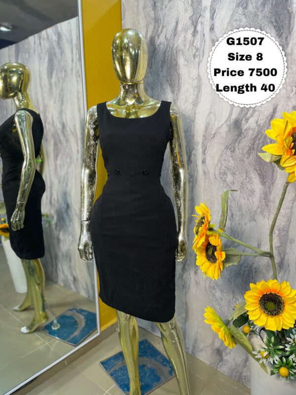 G1507 - Beautiful black sleeveless dress | Size 8