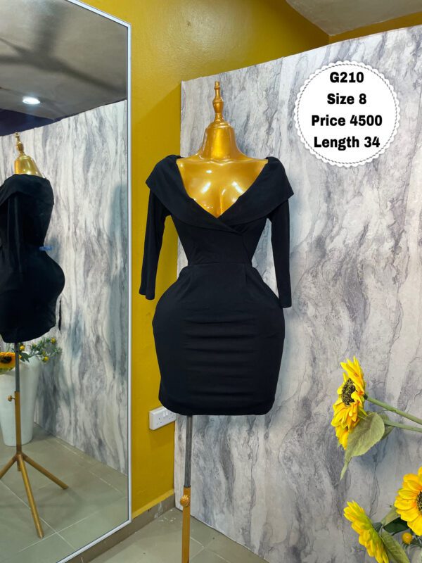 G210 - Beautiful black bodycon gown | Size 8