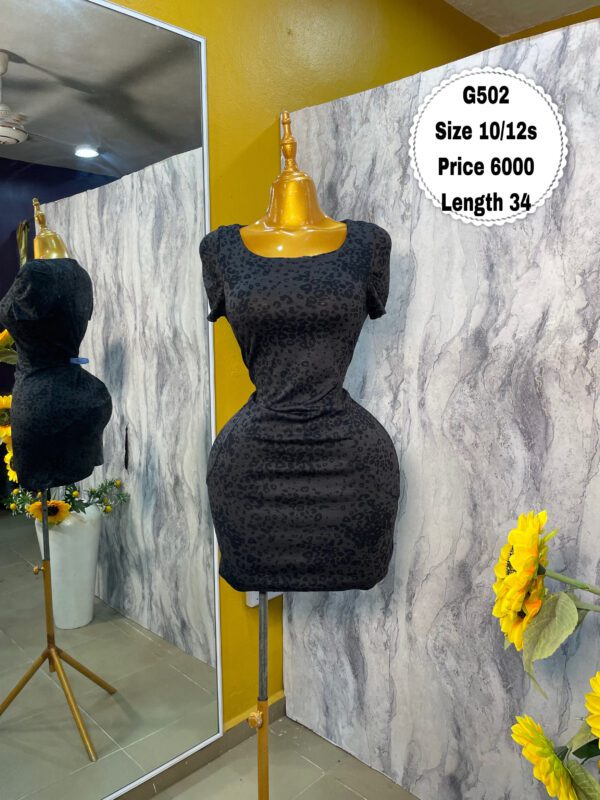 G502- Beautiful black toned fitted dress | Size 10/12s