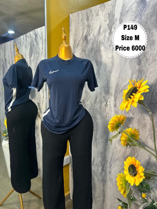P149 - Plain navy blue Nike polo | Size M
