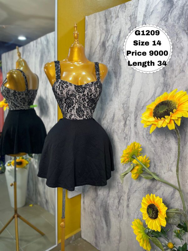 G1209 - Beautiful mini party dress with Lacey details | Size 14