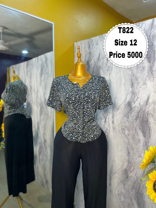 T822 - Beautiful  chiffon top | Size 12