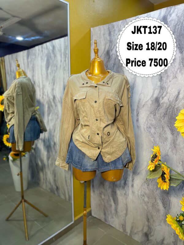 JKT137 - Beige utility-style jacket (18/20)