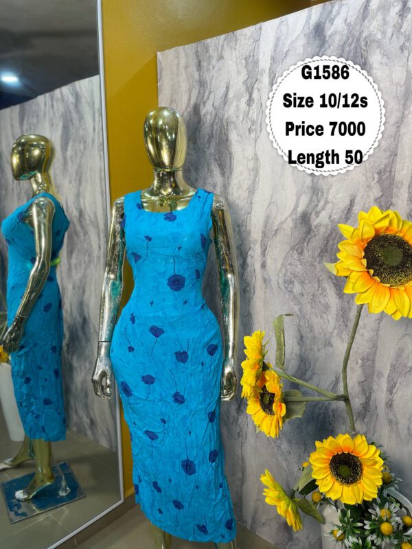 G1586 - Beautiful floral dress | Size 10/12s