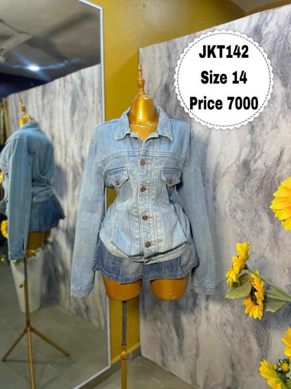 JKT142 - Light-wash denim jacket (14)