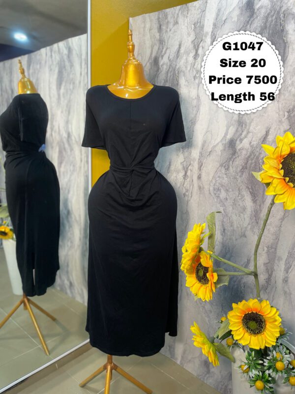 G1047 - Beautiful black short sleeve maxi gown | Size 20