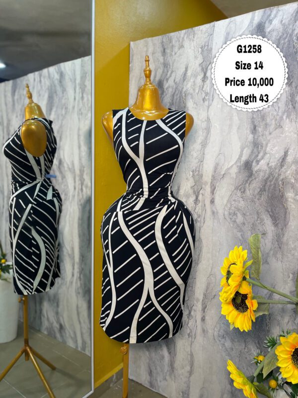 G1258 - Beautiful monotone stretchy bodycon dress | Size 14