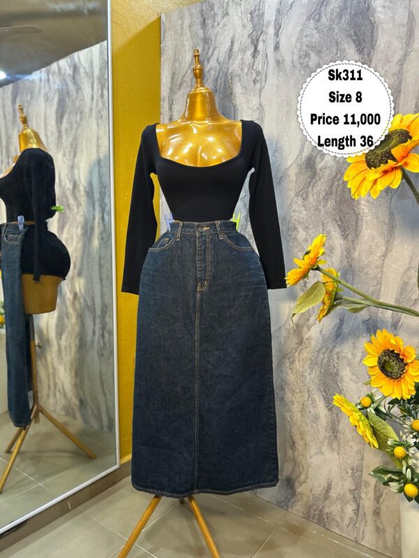 SK311 - Long dark-wash denim skirt (8)