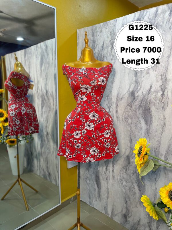 G1225 - Beautiful floral red off shoulder dress | Size 16