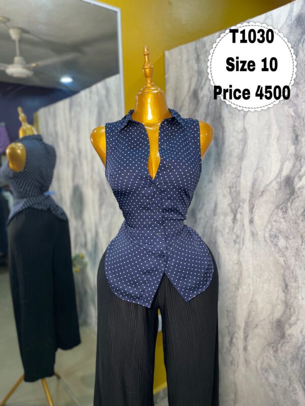 T1030 - Navy blue sleeveless polka dot top | Size 10